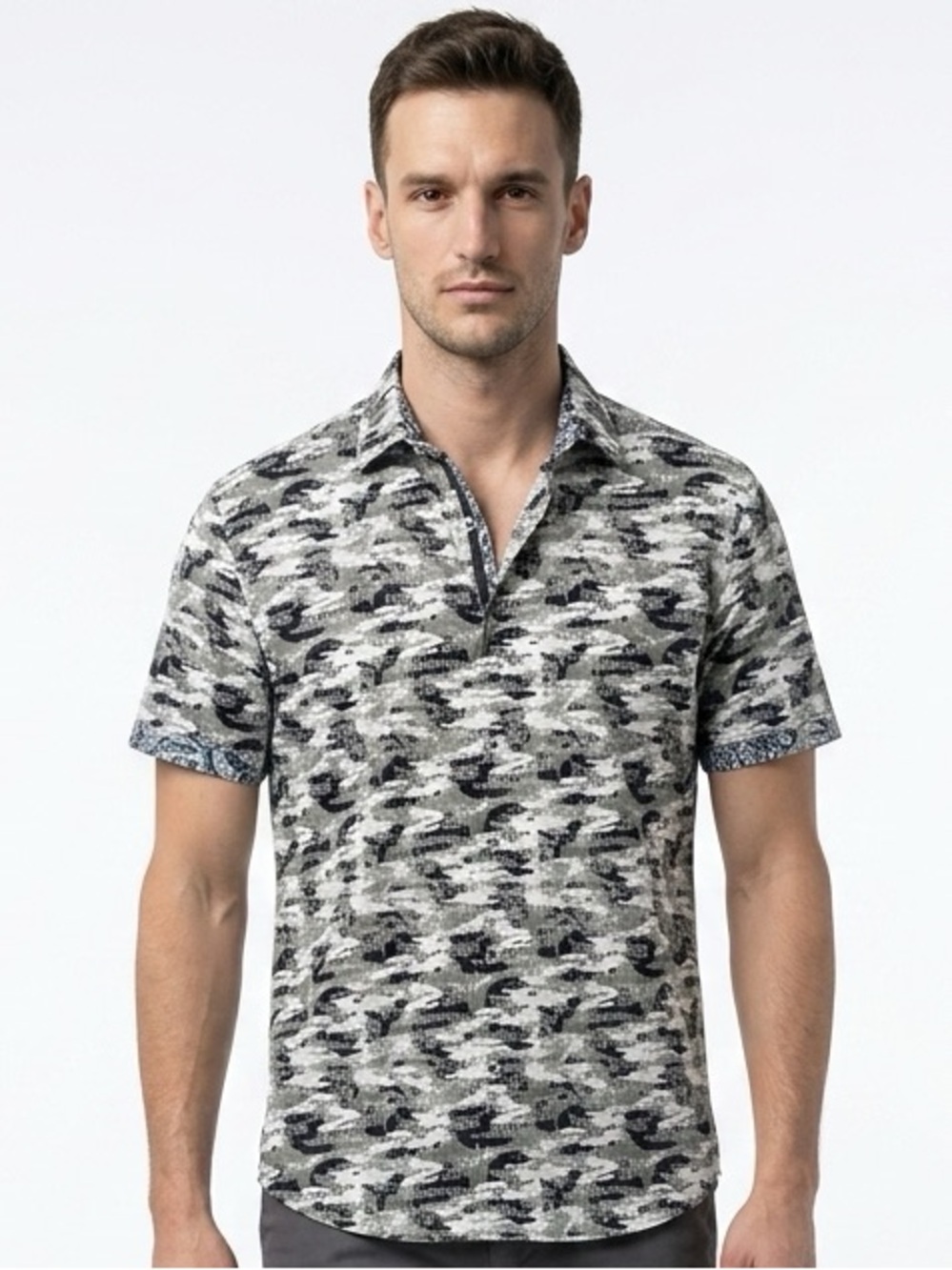 ROBERT GRAHAM | Short-Sleeve Camouflage Print Button Down Shirt Men’s Size M